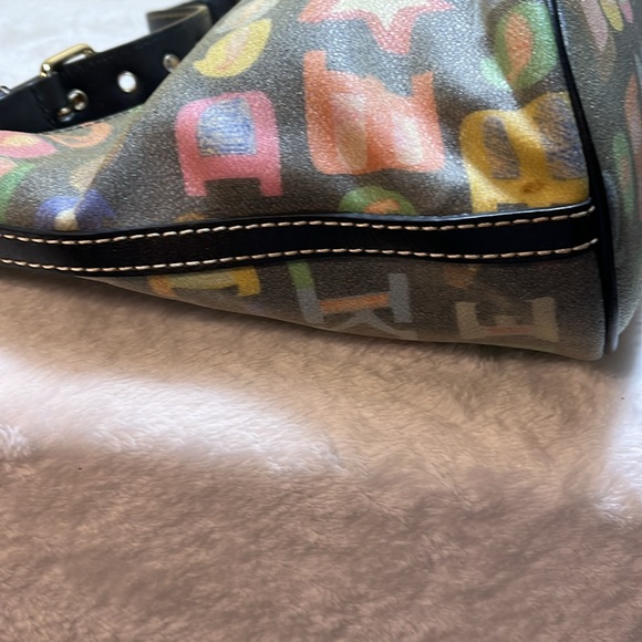 Bag Dooney and Bourke Multicolor fabric outside, red fabric inside keyring NWOT - Picture 9 of 9